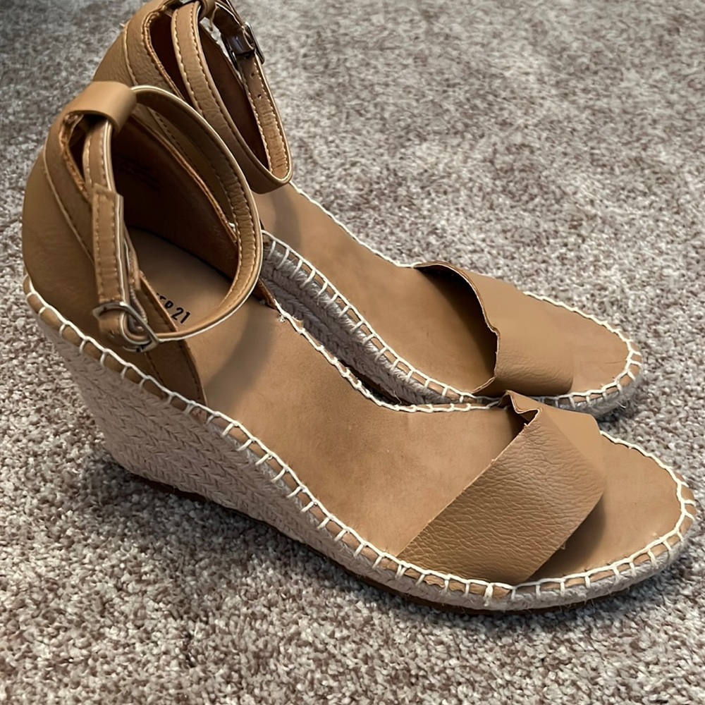 tan Wedges, size 9
